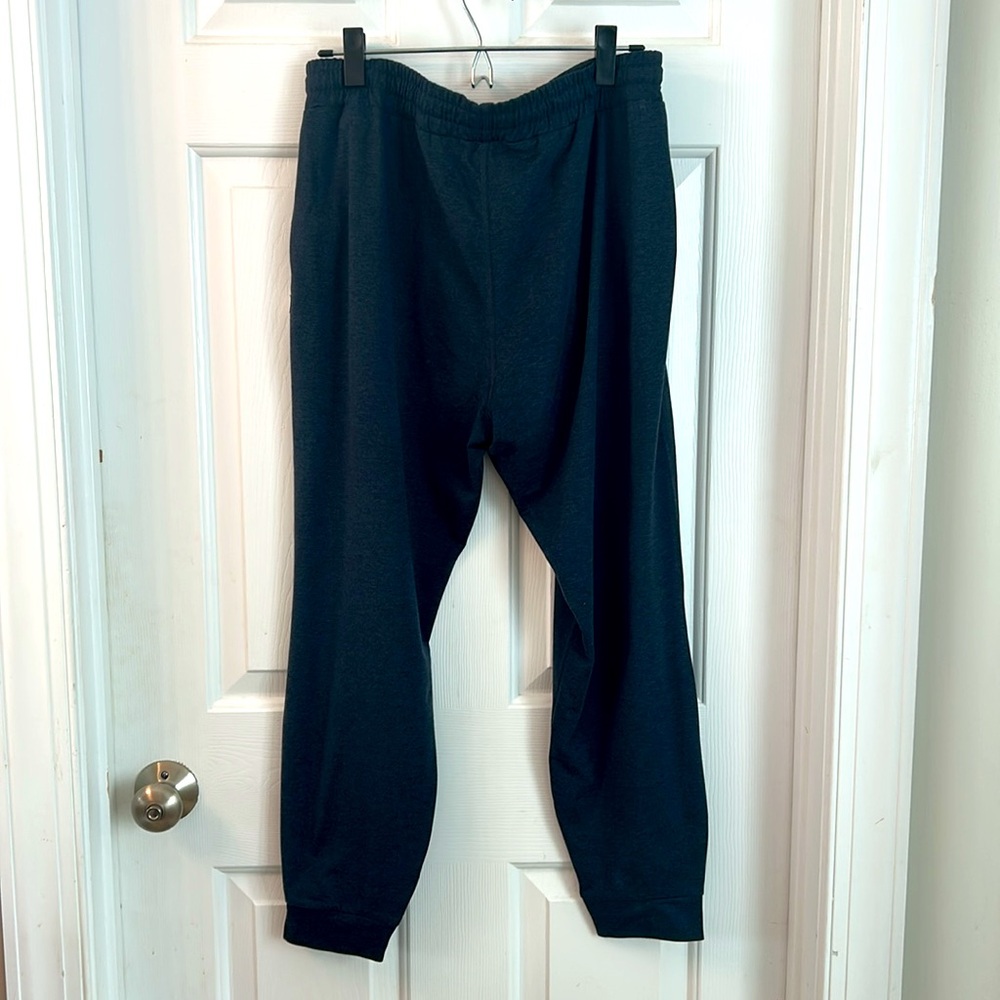 Vuori Performance Jogger - Picture 3 of 5